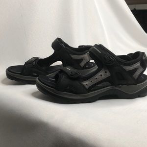 Ecco Yucatán black sandal 6.5